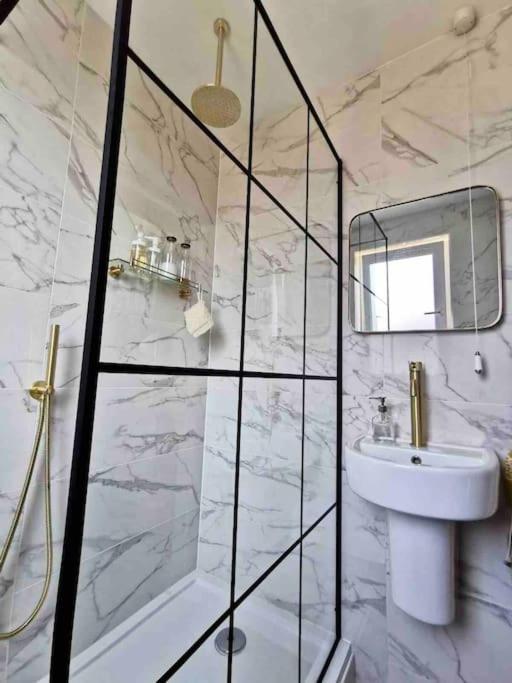 3 Bedroom Well Connected Family Home Free Parking Edimburgo Exterior foto